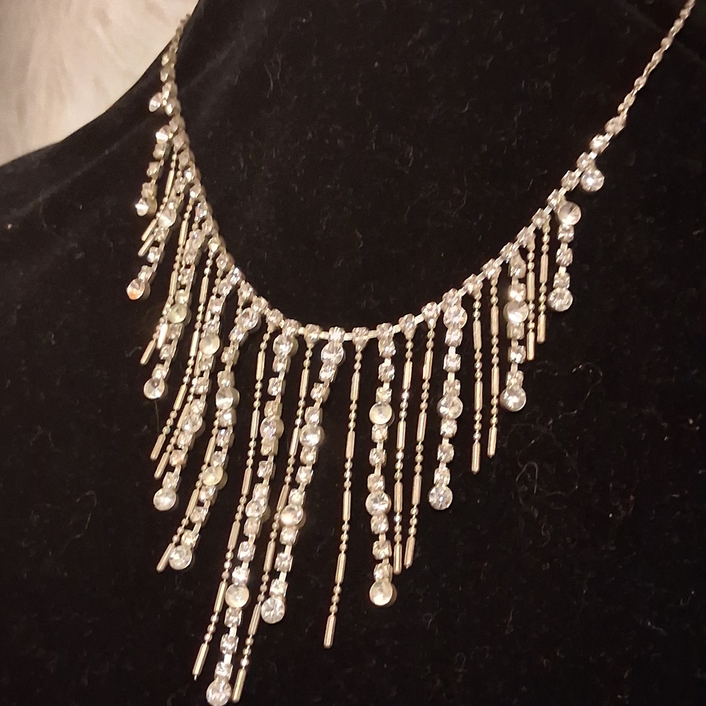 Elegant Silver Necklace with Crystal Accents